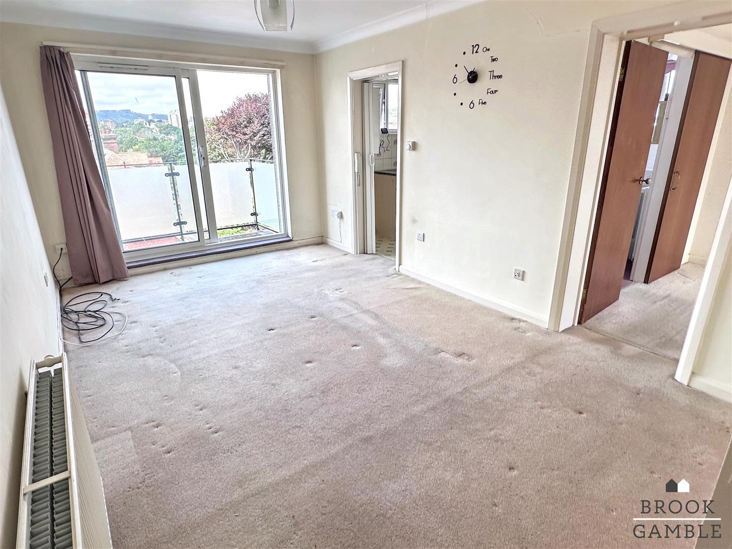 1 Bedroom Flat. Old Orchard Road in Eastbourne,  3